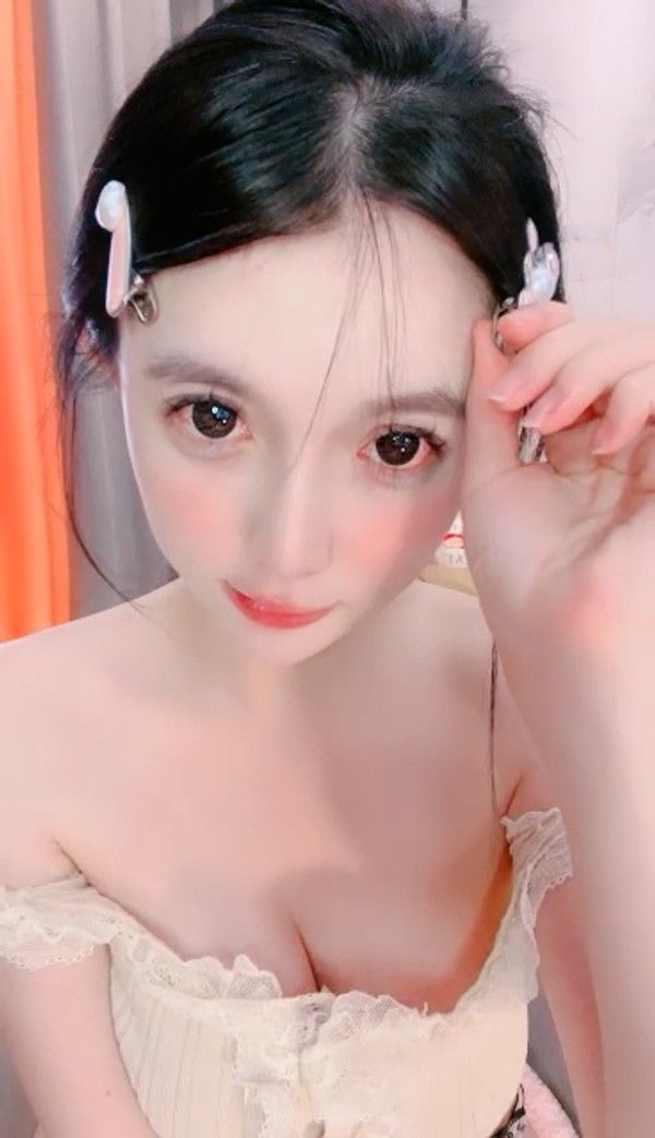 极品尤物网红女神！收费房身材展示！白丝美腿爆乳，掰开肥唇骚穴特写，翘起美臀极度诱惑 HD