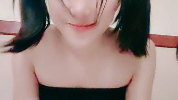 调教双马尾清纯小妹口交大鸡巴，乖巧可爱全程露脸，揉奶玩逼各种舔弄大鸡巴，淫声荡语撩骚狼友按摩棒玩逼逼 Cover