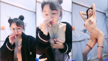 极品呆萌哪咤小少妇,丝袜情趣露脸诱惑,在狼友的礼物攻势下敞亮脱光,淫声荡语听指挥各种展示骚穴揉骚奶子 Cover