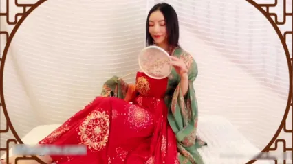 谭曉彤 五月最新古裝cosplay換裝福利影片 展示扒穴撫摸騷逼 豪乳浪穴高清視覺衝擊 封面