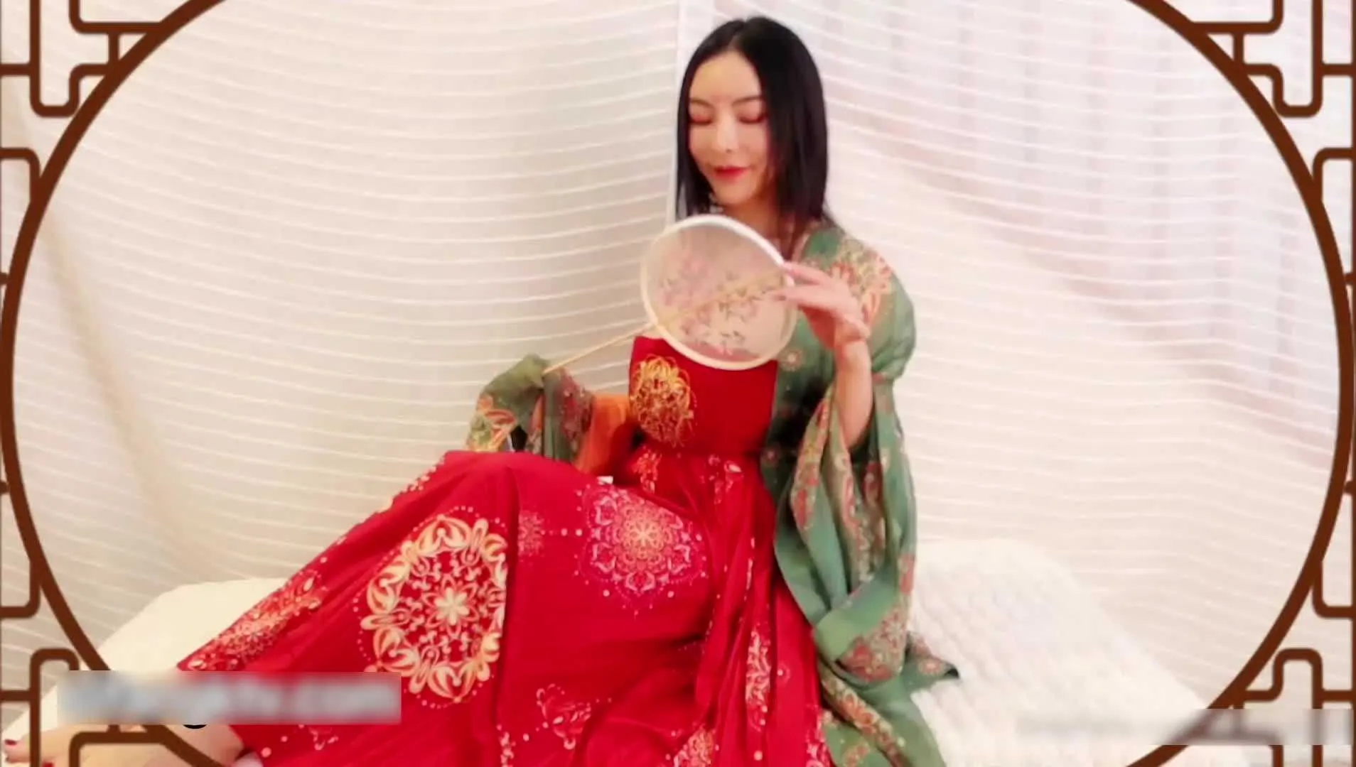 谭晓彤 五月最新古装cosplay换装福利视频 展示扒穴抚摸骚逼 豪乳浪穴高清视觉冲击
