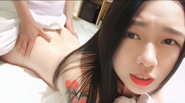 女主播嫚嫚daisybaby和按摩師傅在店裡直接狂操騷穴
