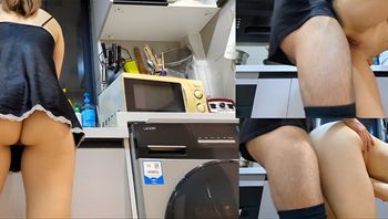 漂亮熟女，人妻光著屁股在廚房做家事，那肥美的大臀看起來極具誘惑力，上前就是一頓無套猛幹，內射到她走不動路。 封面