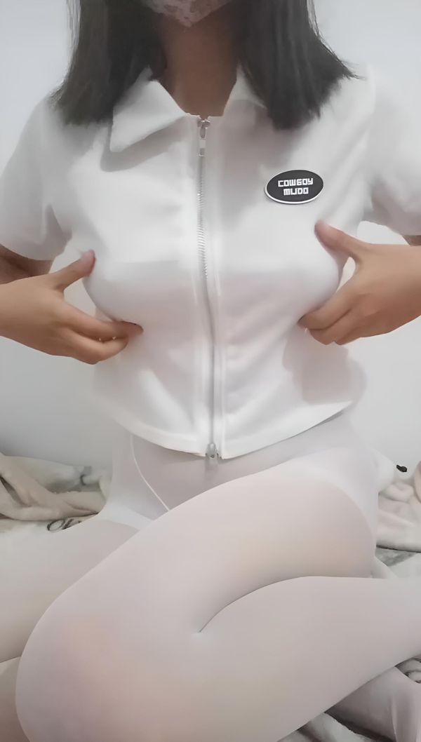 Onlyfans极品福利姬 KittyxKum 献出露脸新作 女仆装自慰潮喷分泌你的荷尔蒙！