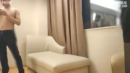 极品探花 瞒着本人偷拍的绝版 极品黑丝长腿模特酒店大尺度放纵 20分钟花式调教 干到双眼迷离 封面