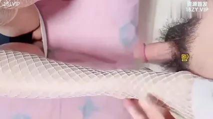爆乳美女鄰居深夜偷情 老公不在家飢渴難耐 情趣內衣白網襪足交無套猛幹爆操 封面