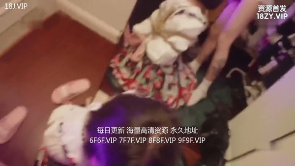 眼镜萝莉美眉吃鸡啪啪啊啊不要太深了白丝袜萝莉裙被绑着无套输出稀毛小穴粉嫩