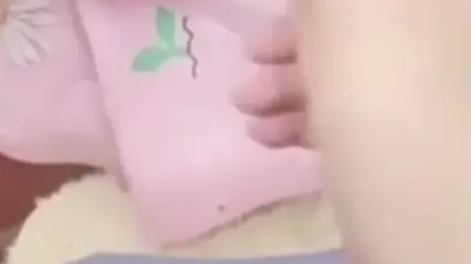 真实乱伦 趁着老爸上班强操韵味后妈 感受性感熟妇大尺度放纵忍忍不住内射 到时候怀孩子了到底算是谁的 封面