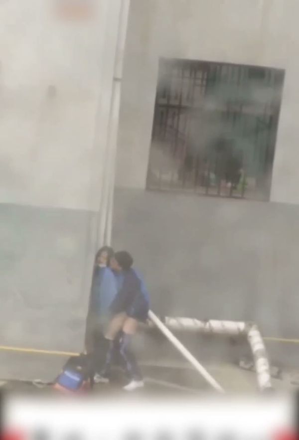 格尔木一中赵丹彤教学楼下啪啪