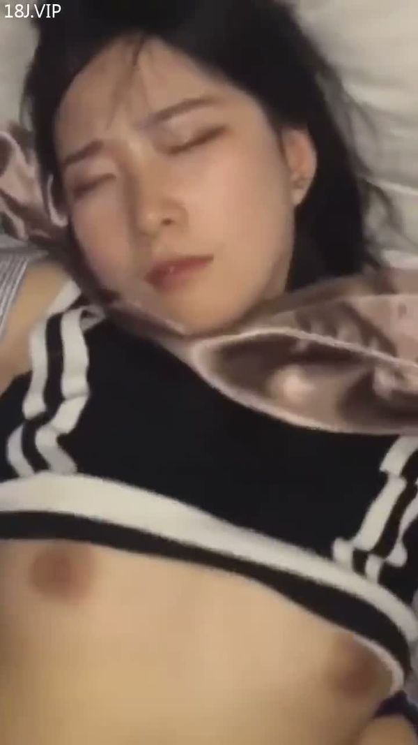 酒吧捡尸美女无套颜射