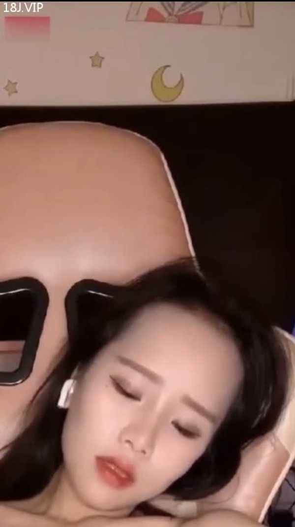 网红1v1自慰视频插穴潮吹太骚了