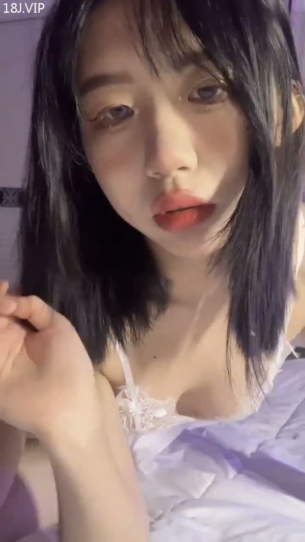 淫荡反差白丝情趣