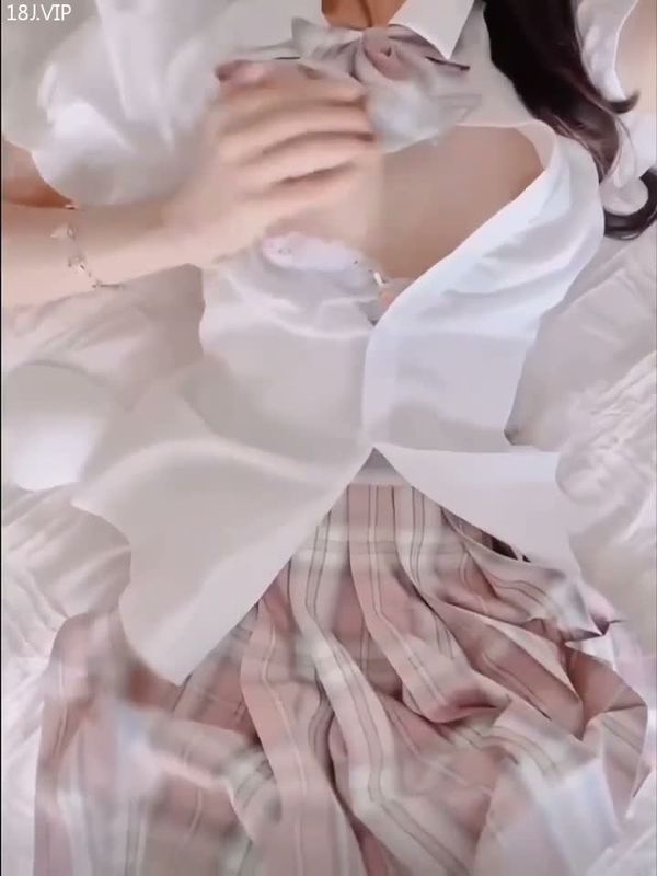 芋圆呀呀学生服自慰