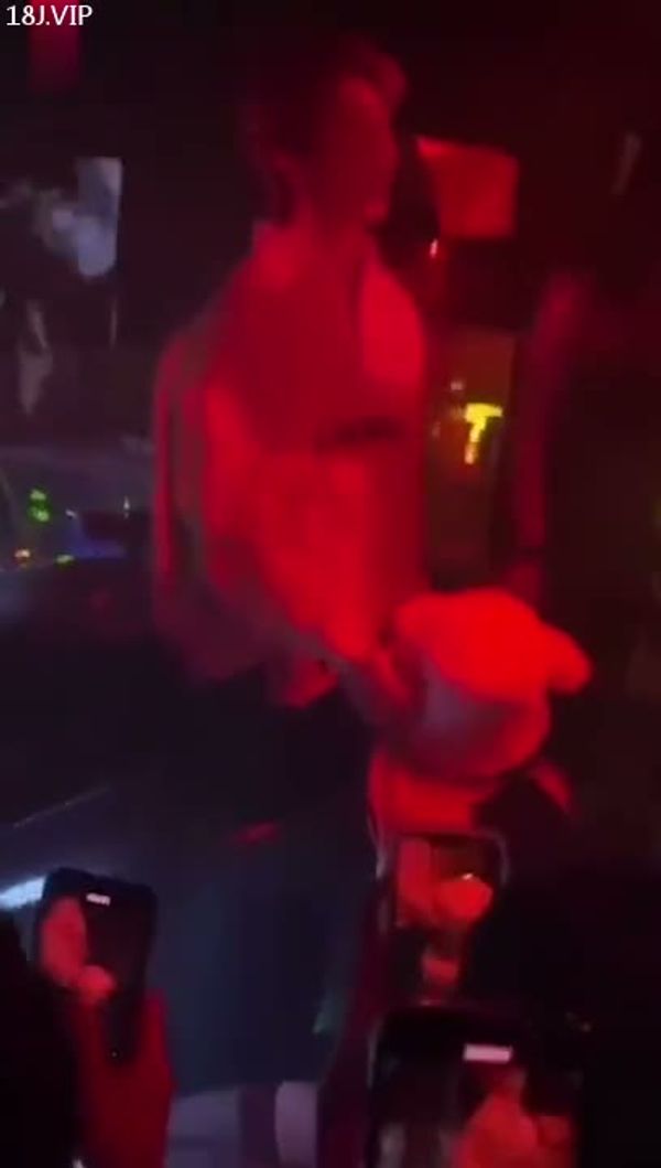 金主砸钱DJ当场口交