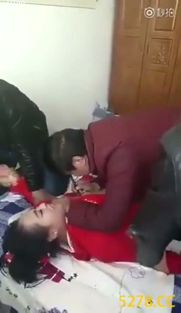 这婚闹习俗有点过分哦