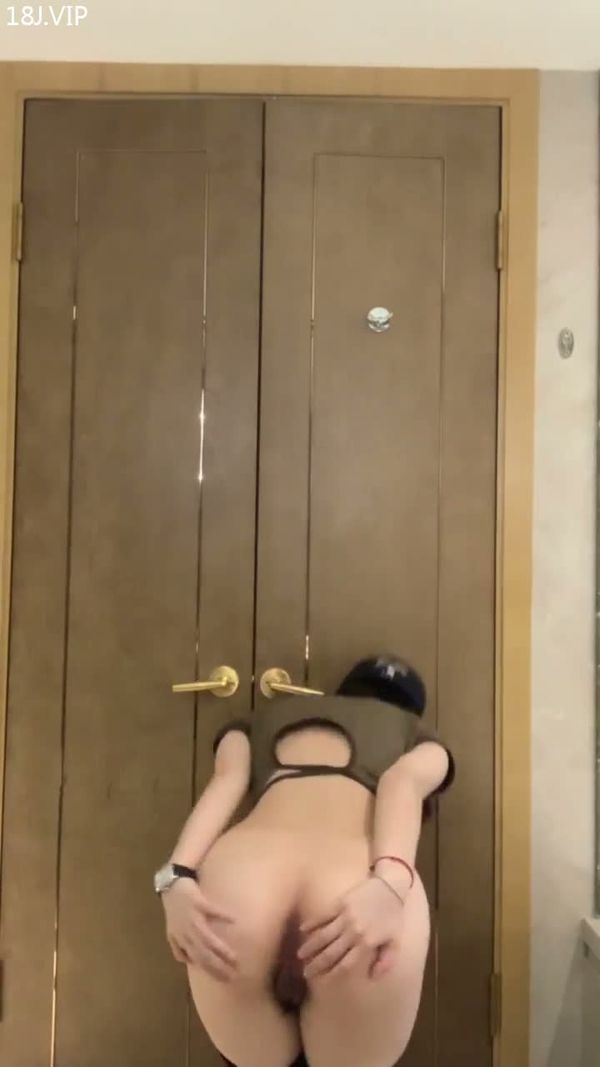 反差小少妇漏奶私拍