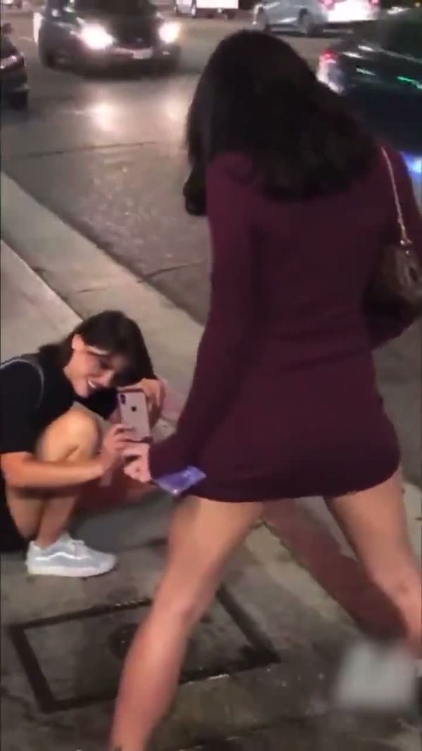 喝醉小母狗路边乱撒尿