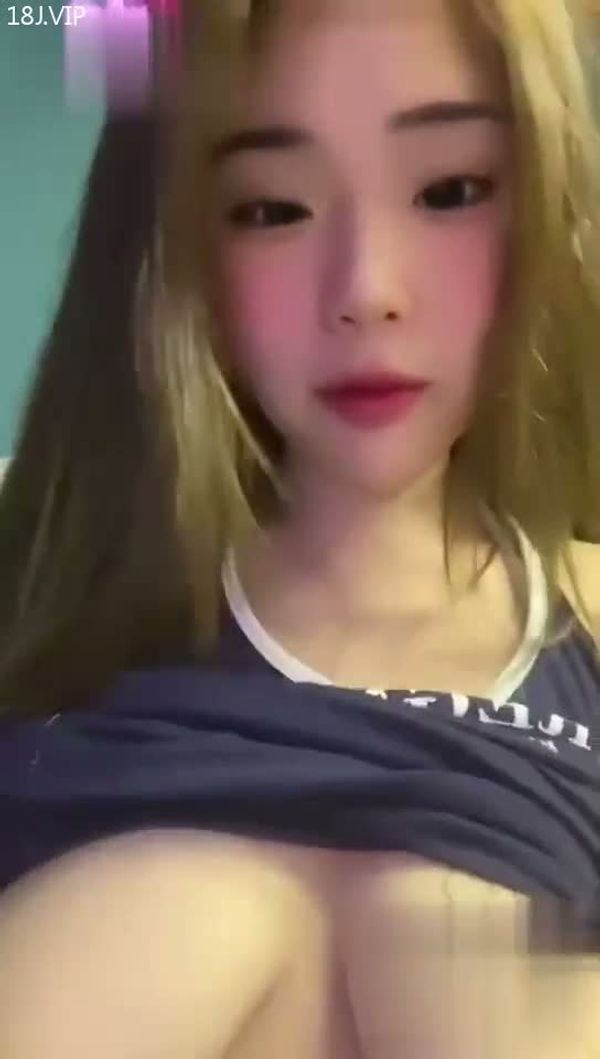 李嘉琪玩网调揉大奶