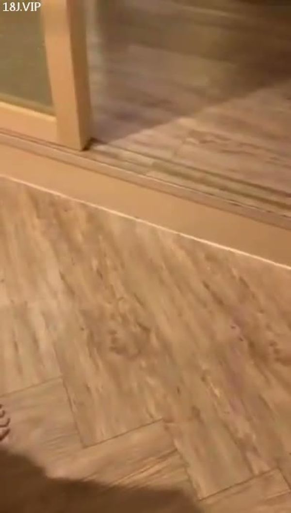异地女友飞来找我开房