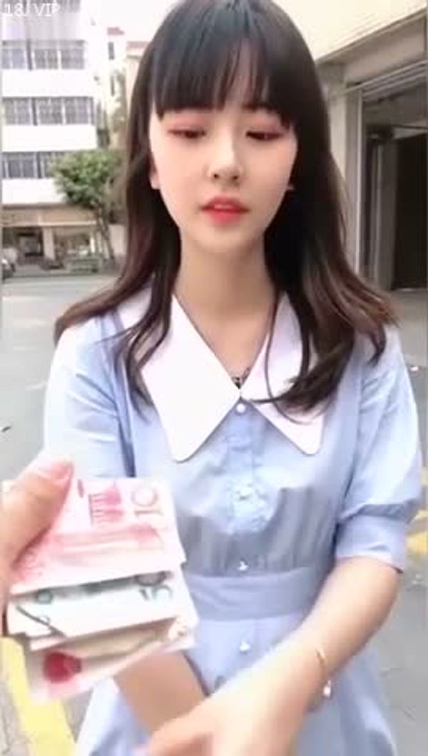 学妹表演床上激情热舞