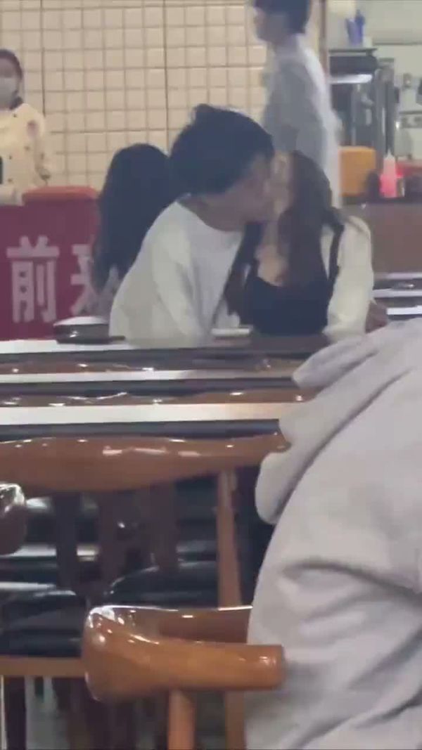 万人瞩目的学校食堂