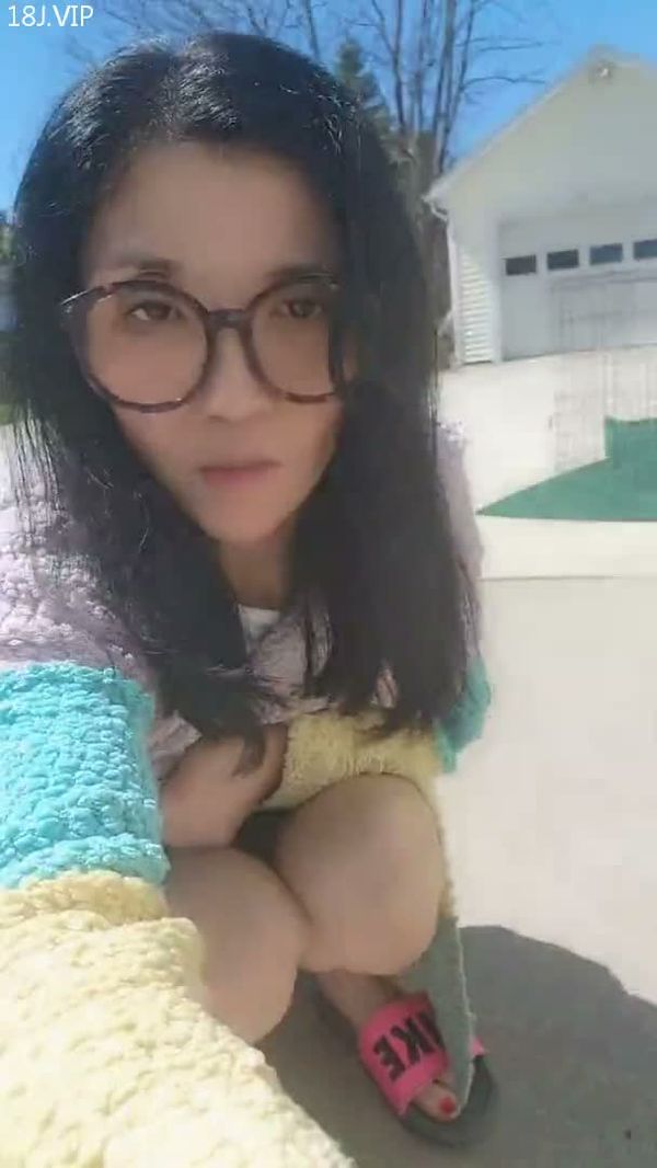 老熟女大街上喷尿