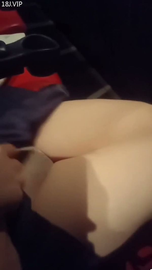雪白大腿小内内