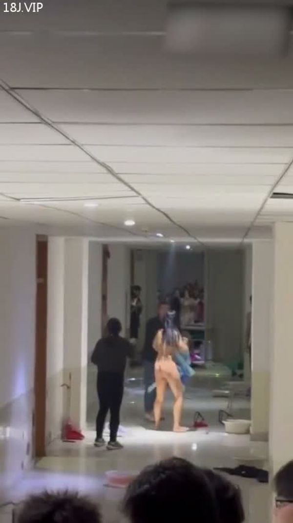 女生分手受刺激