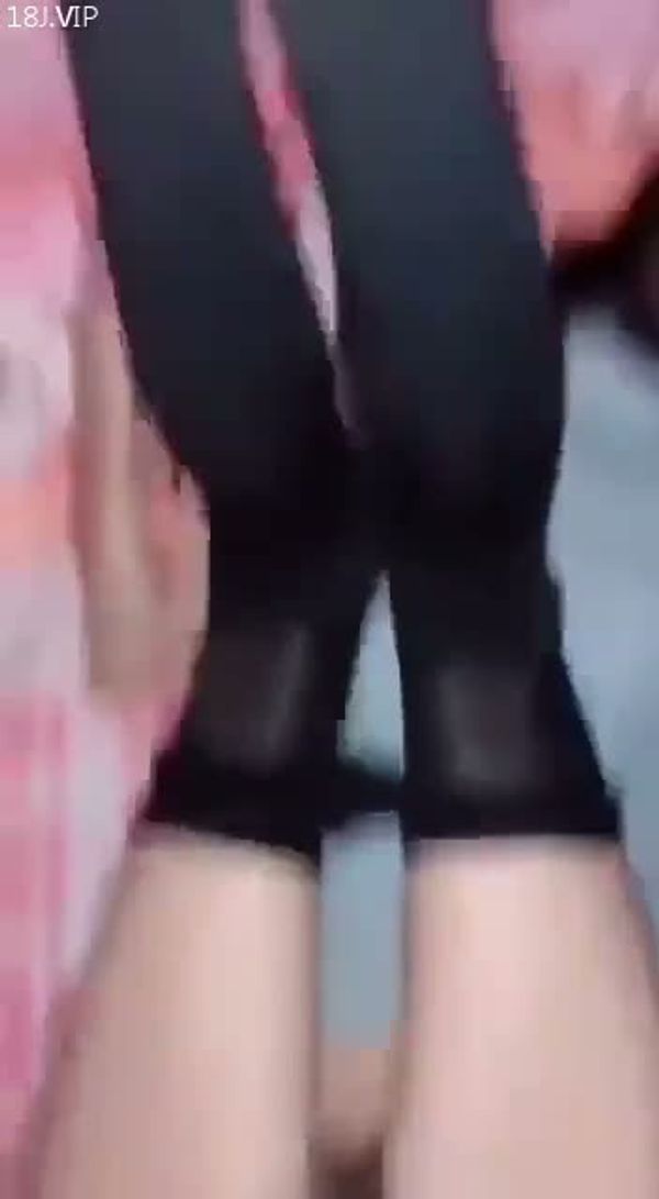 黑丝就要配美腿