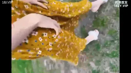 海边沙滩偷情小姨子 姐夫贪婪狂舔湿漉美鲍 带去海景房迎着海风直接后入狂干到高潮喷水