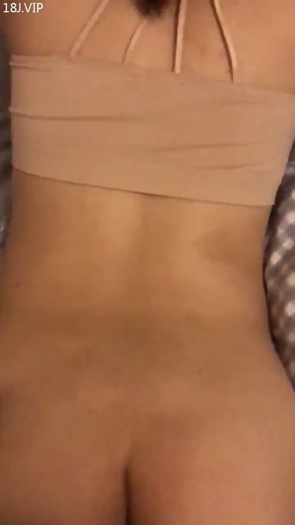 趁母狗玩手机后入她