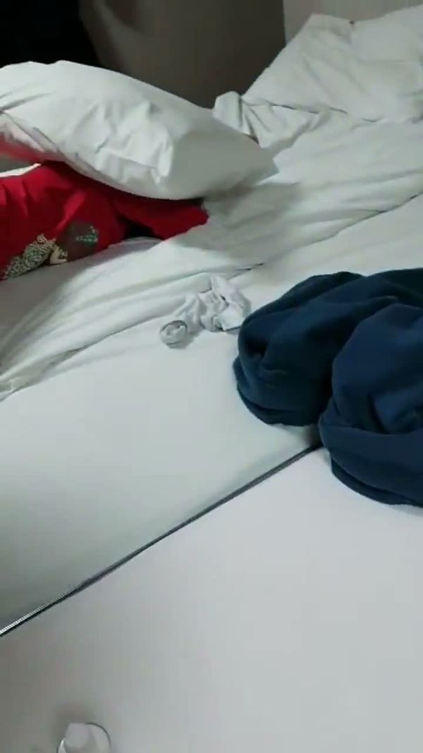 骚货被我射完动不了了