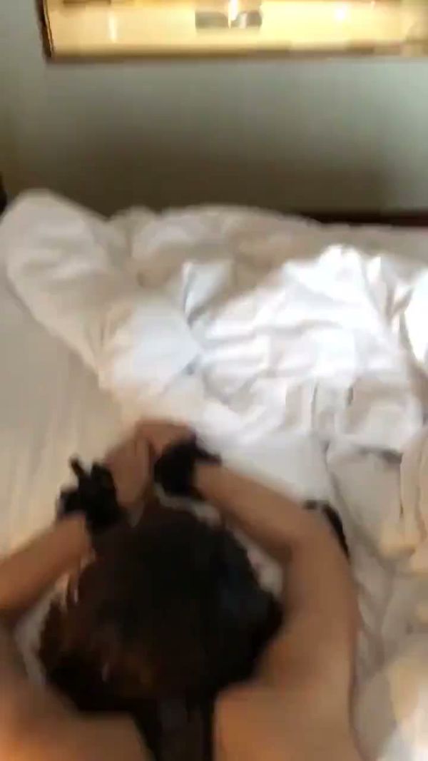 母狗被操的一震一震