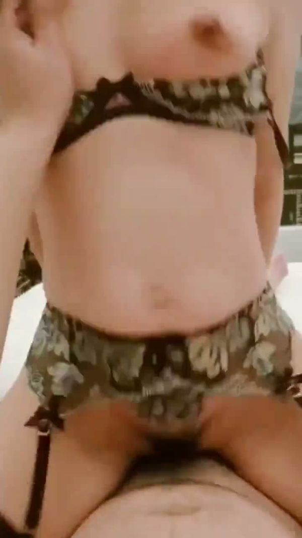骚女友操的真舒服