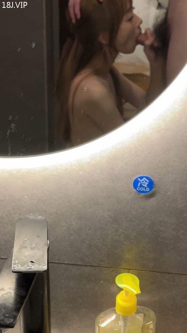 口交爽射她一脸