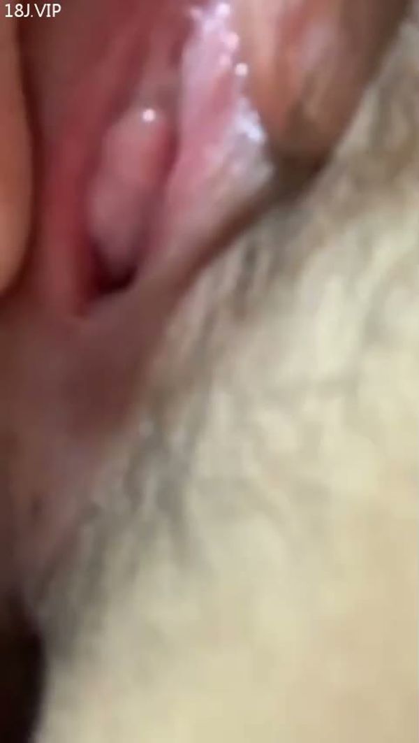喜不喜欢妈妈的小骚逼