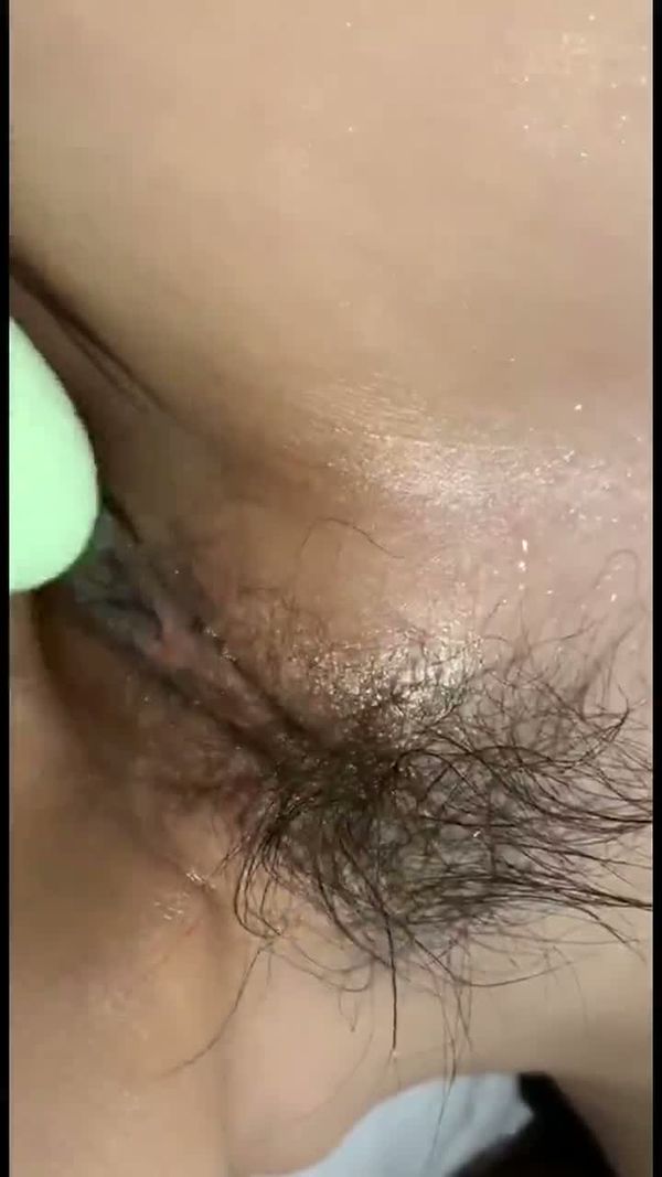 拿小玩具弄下母狗