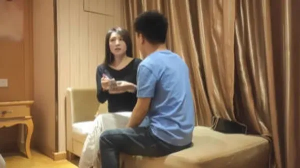 胖子探花 约上漂亮成熟韵味人妻 熟女风范床上主动配合风骚浪荡 公狗腰猛烈抽插湿润骚逼爽到不行 封面