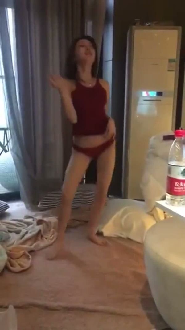 女朋友在家里发骚