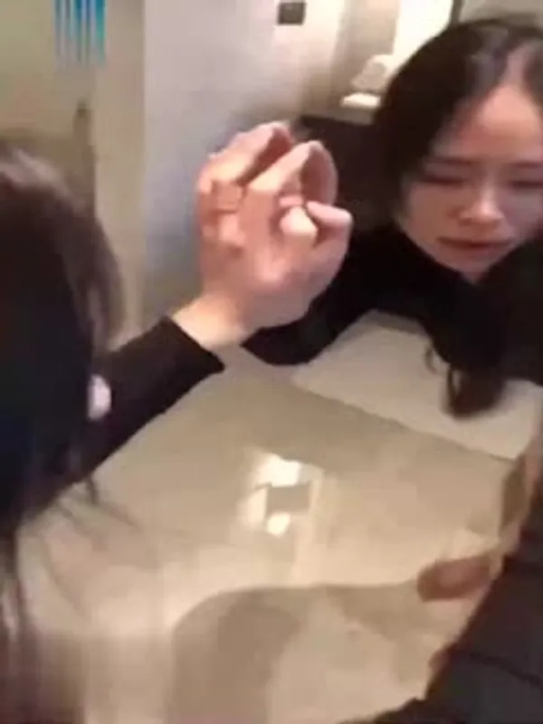 万人疯求抖音百万粉丝网红阿丁儿百万了吗被金主按在镜子前爆操视频曝光流出 封面